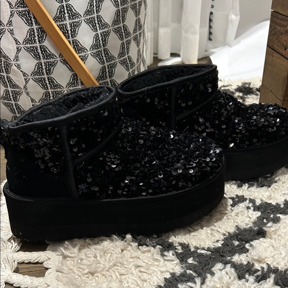 UGG Black Sequin Women's Platform boots - Picture 3 of 4